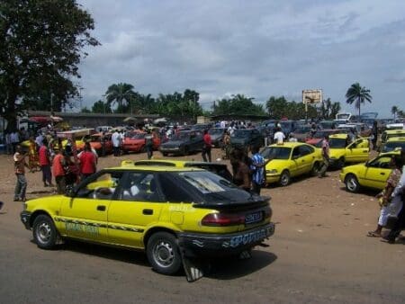 Cocody: les chauffeurs de taxis communaux en grève contre le retour des syndicats