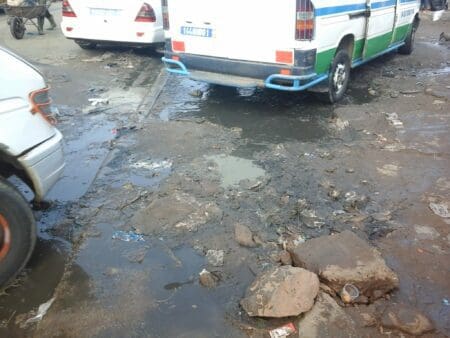 Adjamé-liberté/ Malgré le déguerpissement des installations anarchiques, le calvaire des usagers continue