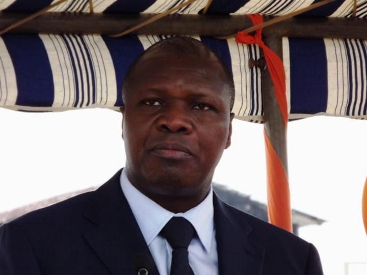 Limogé vendredi du gouvernement, Albert Mabri rompt le silence lundi