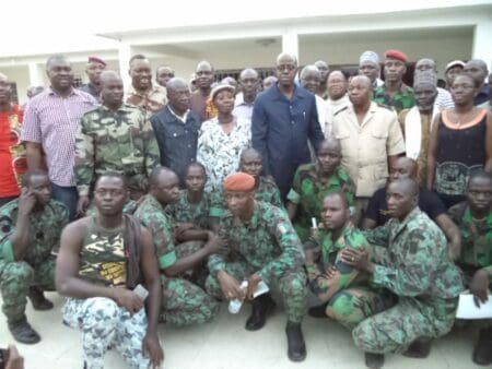 Côte d’Ivoire: libéré après 2h de renégociation avec les mutins, le ministre de la défense a quitté Bouaké