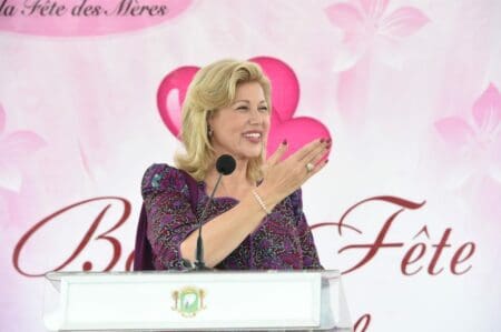 Côte d’Ivoire/ Célébration de la fête des mères: La première dame Offre des cadeaux à des milliers de mamans