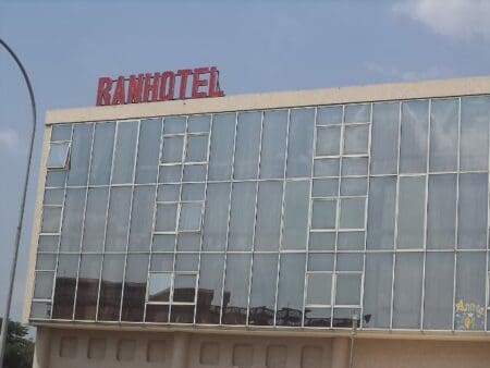 Le Directeur du Ranhotel expulsé de son bureau par ses employés