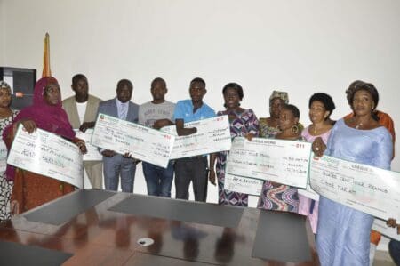 Remise de chèques pour le financement des AGR au profit des victimes des crises ivoiriennes