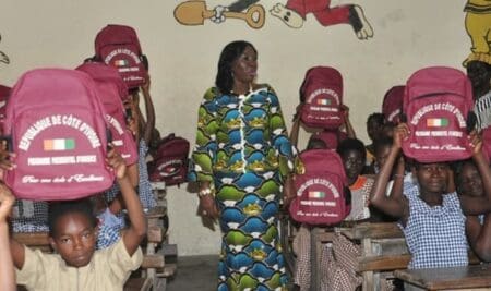 Kandia Camara-Rentree-Scolaire distribution des kits scolaires