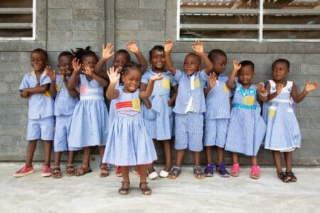 Des briques en plastique recyclé pour construire des salles de classe