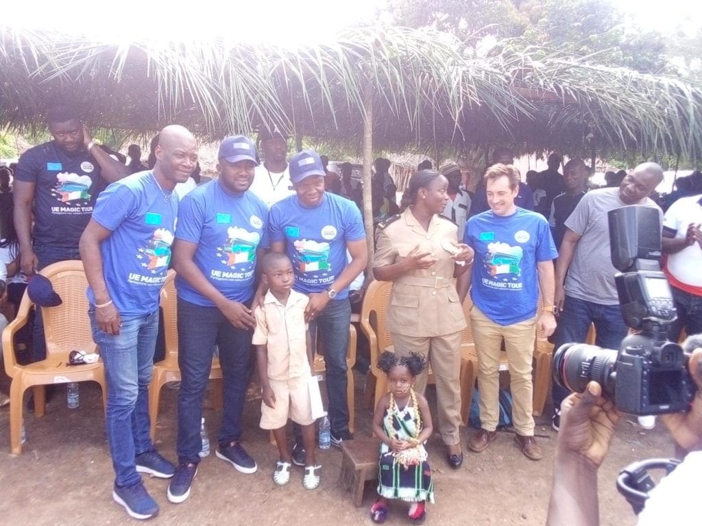 L’UE-MAGIC System tour offre une école et de l’électricité à un village de Tanda