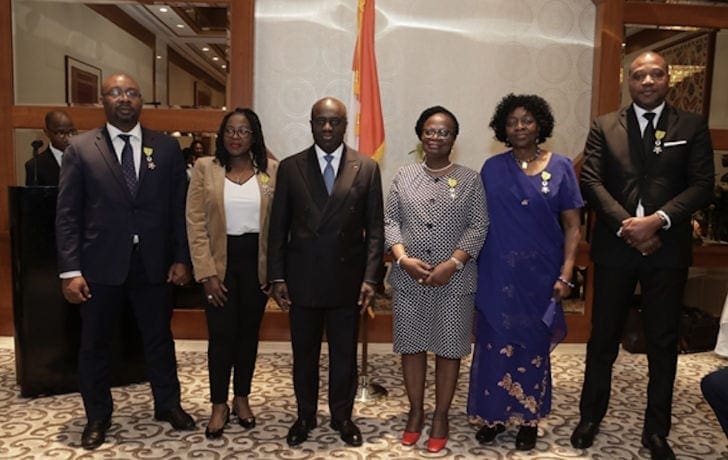 Décoration de onze (11) agents relevant du concours auxiliaire, en poste dans les représentations diplomatiques ivoiriennes aux USA