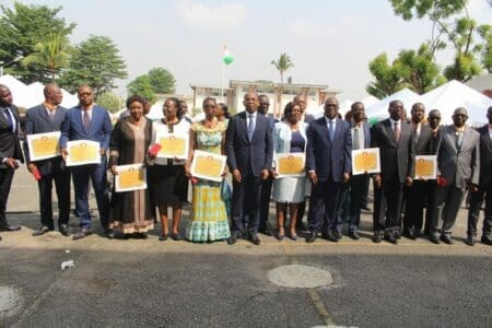 476 fonctionnaires et agents de l’Etat distingués