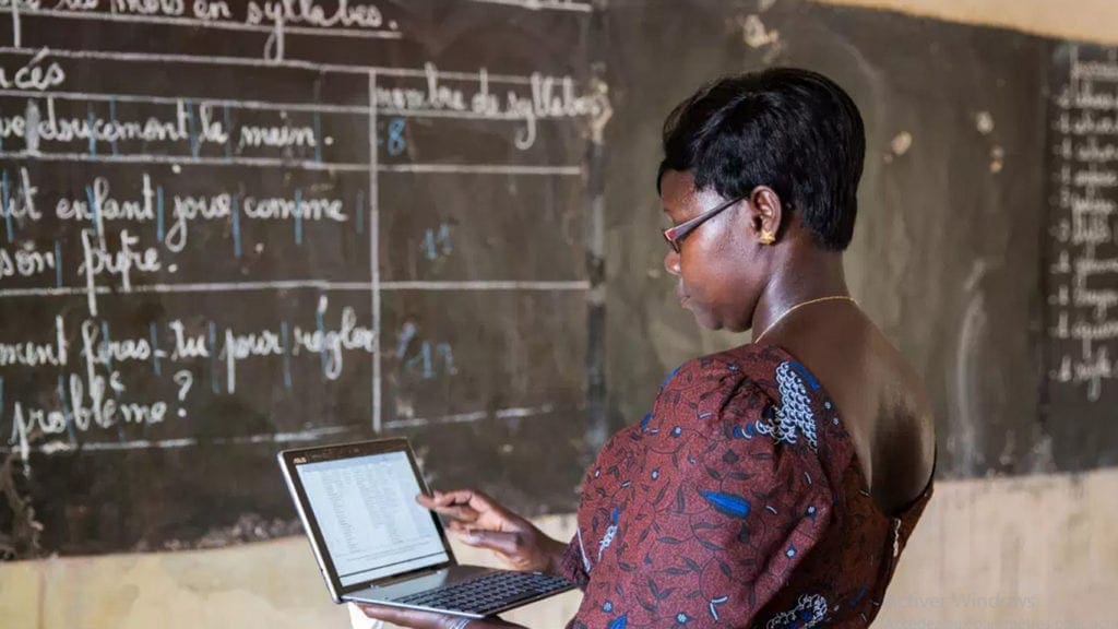 Coronavirus: Les cours à distance pour pallier le retard académique