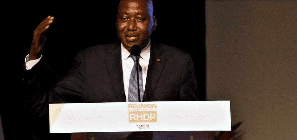 Questions autour du séjour prolongé du Premier ministre en France