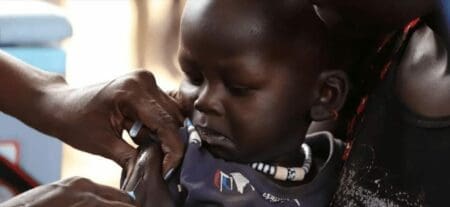 Les infox font baisser les vaccinations, selon les autorités sanitaires