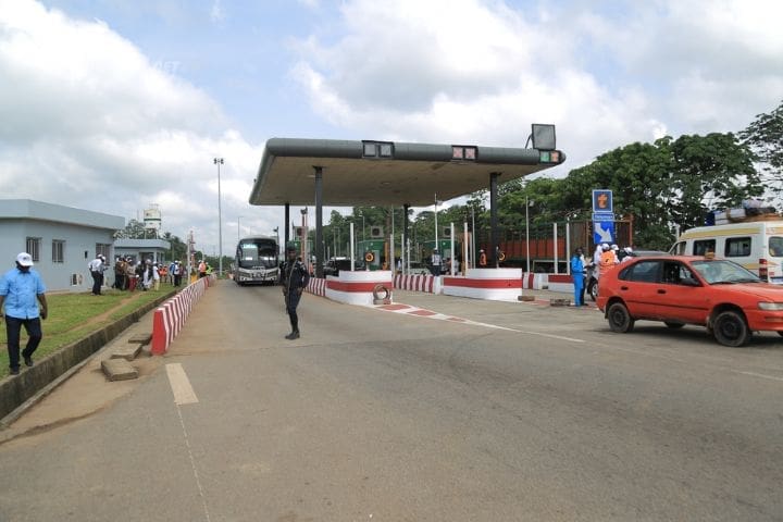 Des individus ont attaqué le péage de Thomasset