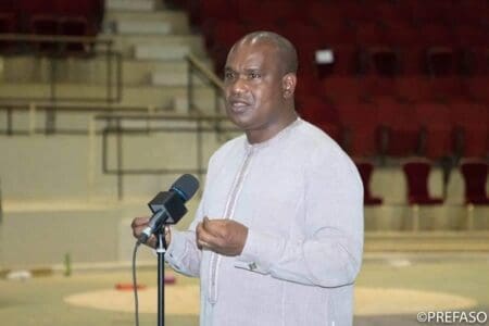 Il n’y aura pas plus de 1 200 personnes invitées, selon le comité d’organisation