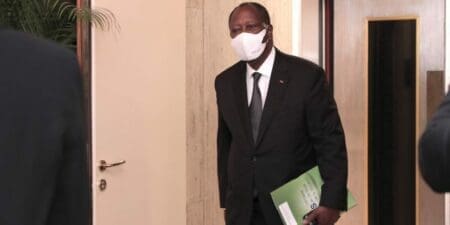 Covid 19 : Le Chef de l’État s’auto-cofine