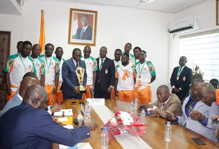 Activités des Fédérations -Compétitions Internationales: Paulin DANHO félicite les médaillés du 3e trimestre