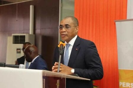 𝐏𝐞𝐫𝐬𝐩𝐞𝐜𝐭𝐢𝐯𝐞𝐬 é𝐜𝐨𝐧𝐨𝐦𝐢𝐪𝐮𝐞𝐬 𝐞𝐧 𝐀𝐟𝐫𝐢𝐪𝐮𝐞 𝐬𝐮𝐛𝐬𝐚𝐡𝐚𝐫𝐢𝐞𝐧𝐧𝐞 / 𝐏𝐫é𝐬𝐞𝐧𝐭𝐚𝐭𝐢𝐨𝐧 𝐝𝐮 𝐫𝐚𝐩𝐩𝐨𝐫𝐭 𝟐𝟎𝟐𝟐 𝐝𝐮 𝐅𝐌𝐈: Adama Coulibaly salue le retrait de la Côte d’Ivoire de la liste des pays fragiles