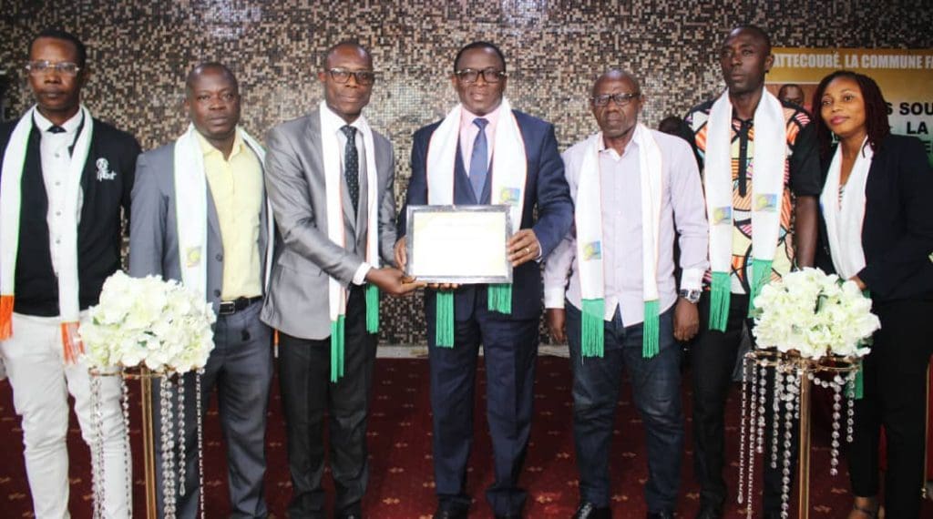 Association -Distinction (Nuit du Mérite):Le Ministre Paulin Danho a reçu son diplôme