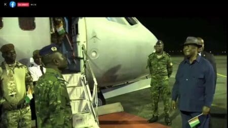 Afrique Les 46 militaires ivoiriens de retour à Abidjan après la grâce présidentielle malienne