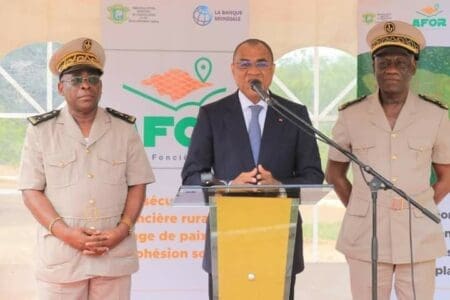 𝐒é𝐜𝐮𝐫𝐢𝐬𝐚𝐭𝐢𝐨𝐧 𝐝𝐮 𝐩𝐚𝐭𝐫𝐢𝐦𝐨𝐢𝐧𝐞 𝐟𝐨𝐧𝐜𝐢𝐞𝐫 𝐫𝐮𝐫𝐚𝐥 𝐞𝐧 𝐂ô𝐭𝐞 𝐝’𝐈𝐯𝐨𝐢𝐫𝐞 / 𝐃𝐞𝐩𝐮𝐢𝐬 𝐃𝐢𝐦𝐛𝐨𝐤𝐫𝐨 𝐥𝐞 𝐌𝐢𝐧𝐢𝐬𝐭𝐫𝐞 𝐀𝐝𝐚𝐦𝐚 𝐂𝐨𝐮𝐥𝐢𝐛𝐚𝐥𝐲 𝐚𝐧𝐧𝐨𝐧𝐜𝐞 𝐮𝐧 𝐚𝐩𝐩𝐮𝐢 𝐝𝐞 𝟏𝟐𝟎 𝐦𝐢𝐥𝐥𝐢𝐚𝐫𝐝𝐬 𝐝𝐞 𝐅𝐂𝐅𝐀 𝐝𝐞 𝐥𝐚 𝐁𝐚𝐧𝐪𝐮𝐞 𝐦𝐨𝐧𝐝𝐢𝐚𝐥𝐞