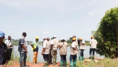 PA-PSGOUV : LA COORDINATION GENERALE ET LA DELEGATION DE LA BAD VISITENT DES FERMES PISCICOLES EN CONSTRUCTION A BOUAFLE ET UNE POMPE A MOTRICITE HUMAINE REPAREE A AMANIYAOKRO (YAMOUSSOUKRO)