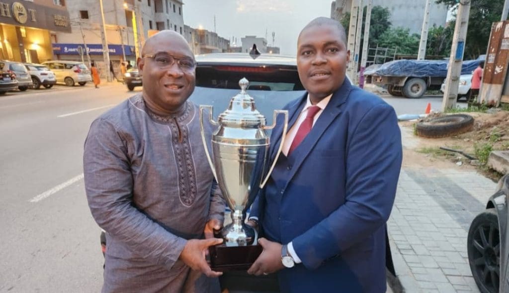 Football/Tournoi «N’douci foot pour la paix »:Ben Badi offre le trophée du vainqueur