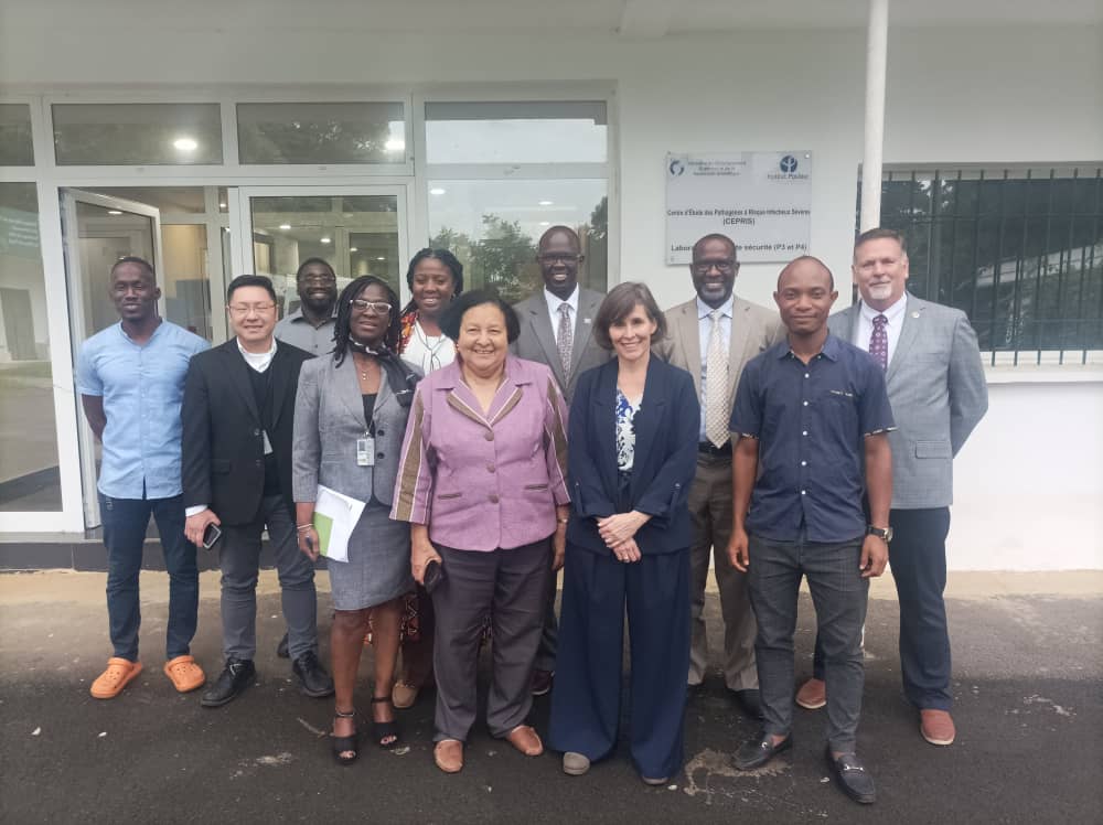 Le Directeur mondial de la Division de la Protection de la Santé Globale (DGHP) du CDC Dr Simon AGOLORY visite l’IPCI