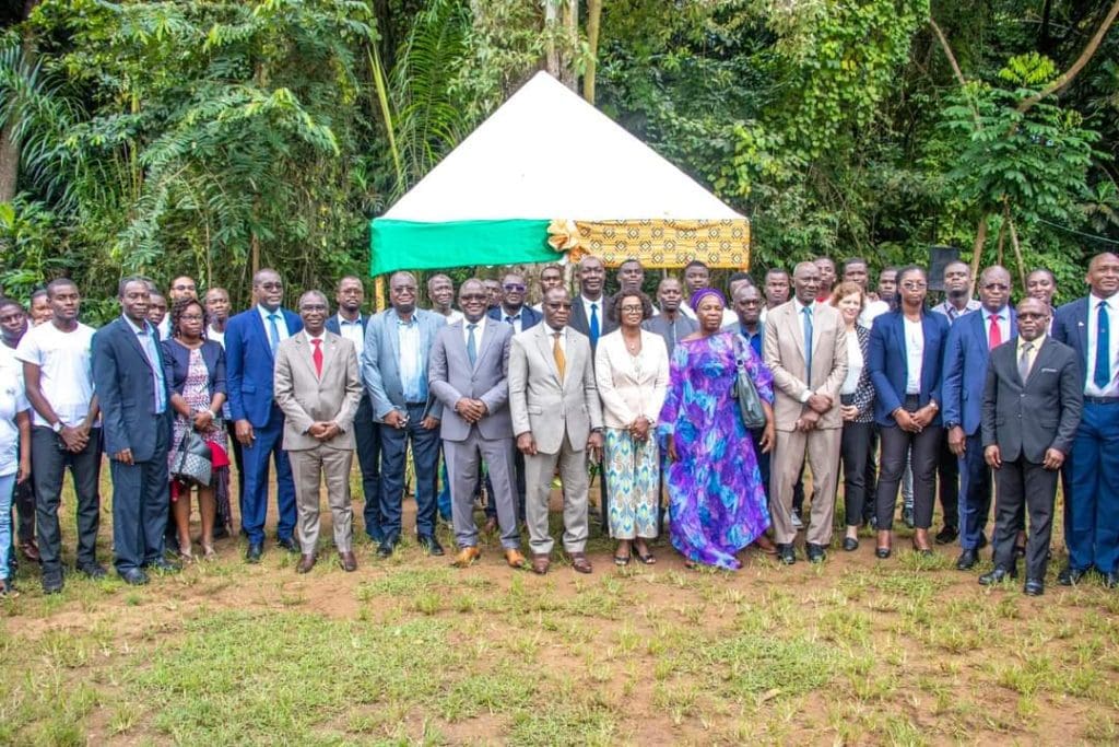 𝐔𝐧𝐢𝐯𝐞𝐫𝐬𝐢𝐭é 𝐅é𝐥𝐢𝐱 𝐇𝐨𝐮𝐩𝐡𝐨𝐮ë𝐭-𝐁𝐨𝐢𝐠𝐧𝐲 𝐝𝐞 𝐂𝐨𝐜𝐨𝐝𝐲:𝐋𝐞 𝐦𝐚𝐭é𝐫𝐢𝐞𝐥 𝐝𝐞 𝐩𝐫𝐨𝐝𝐮𝐜𝐭𝐢𝐨𝐧 𝐝𝐞𝐬 𝐬𝐞𝐦𝐞𝐧𝐜𝐞𝐬 𝐝𝐞 𝐜𝐡𝐚𝐦𝐩𝐢𝐠𝐧𝐨𝐧𝐬 𝐜𝐨𝐦𝐞𝐬𝐭𝐢𝐛𝐥𝐞𝐬 𝐝𝐮 𝐂𝐞𝐧𝐭𝐫𝐞 𝐧𝐚𝐭𝐢𝐨𝐧𝐚𝐥 𝐝𝐞 𝐟𝐥𝐨𝐫𝐢𝐬𝐭𝐢𝐪𝐮𝐞 𝐢𝐧𝐚𝐮𝐠𝐮𝐫é