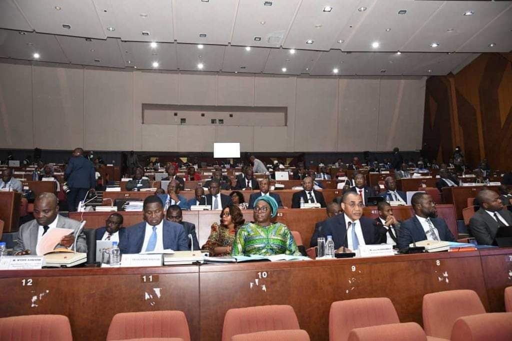 𝐒é𝐧𝐚𝐭 / 𝐏𝐫é𝐬𝐞𝐧𝐭𝐚𝐭𝐢𝐨𝐧 𝐝𝐮 𝐛𝐮𝐝𝐠𝐞𝐭 𝐝𝐮 𝐦𝐢𝐧𝐢𝐬𝐭è𝐫𝐞 𝐝𝐞𝐬 𝐅𝐢𝐧𝐚𝐧𝐜𝐞𝐬 𝐞𝐭 𝐝𝐮 𝐁𝐮𝐝𝐠𝐞𝐭:𝐋𝐞𝐬 𝐬é𝐧𝐚𝐭𝐞𝐮𝐫𝐬 𝐝𝐨𝐧𝐧𝐞𝐧𝐭 𝐥𝐞 𝐟𝐞𝐮 𝐯𝐞𝐫𝐭 𝐚𝐮 𝐦𝐢𝐧𝐢𝐬𝐭𝐫𝐞 𝐀𝐝𝐚𝐦𝐚 𝐂𝐨𝐮𝐥𝐢𝐛𝐚𝐥𝐲