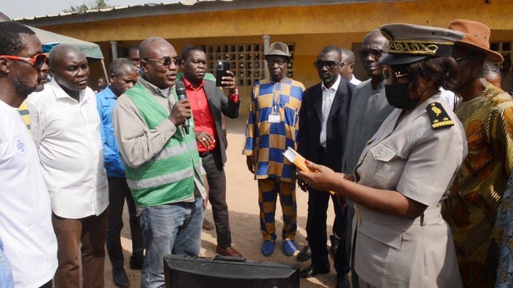 Éducation :L »ONG Gilet vert pour tous offre du matériel informatique et Didactique aux IEPP de Bouaflé et Gonaté
