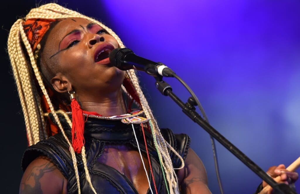 Industrie Musicale en Afrique : Dobet GNAHORÉ lance un cri de cœur