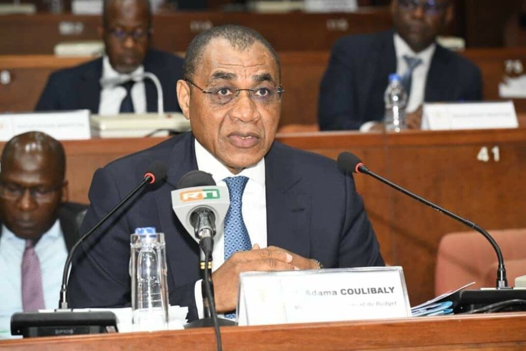 𝐒é𝐧𝐚𝐭/ 𝐏𝐫𝐨𝐣𝐞𝐭 𝐝𝐞 𝐥𝐨𝐢 𝐩𝐨𝐫𝐭𝐚𝐧𝐭 𝐩𝐨𝐥𝐢𝐭𝐢𝐪𝐮𝐞 𝐧𝐚𝐭𝐢𝐨𝐧𝐚𝐥𝐞 𝐝’𝐞𝐧𝐝𝐞𝐭𝐭𝐞𝐦𝐞𝐧𝐭 𝐞𝐭 𝐝𝐞 𝐠𝐞𝐬𝐭𝐢𝐨𝐧 𝐝𝐞 𝐥𝐚 𝐝𝐞𝐭𝐭𝐞 𝐩𝐮𝐛𝐥𝐢𝐪𝐮𝐞 𝐀𝐝𝐚𝐦𝐚 𝐂𝐨𝐮𝐥𝐢𝐛𝐚𝐥𝐲: »𝐋𝐚 𝐂ô𝐭𝐞 𝐝’𝐈𝐯𝐨𝐢𝐫𝐞 𝐧’𝐞𝐬𝐭 𝐩𝐚𝐬 𝐮𝐧 𝐏𝐏𝐓𝐄 𝐦𝐚𝐢𝐬 𝐮𝐧 𝐩𝐚𝐲𝐬 à 𝐫𝐞𝐯𝐞𝐧𝐮 intermédiaire «