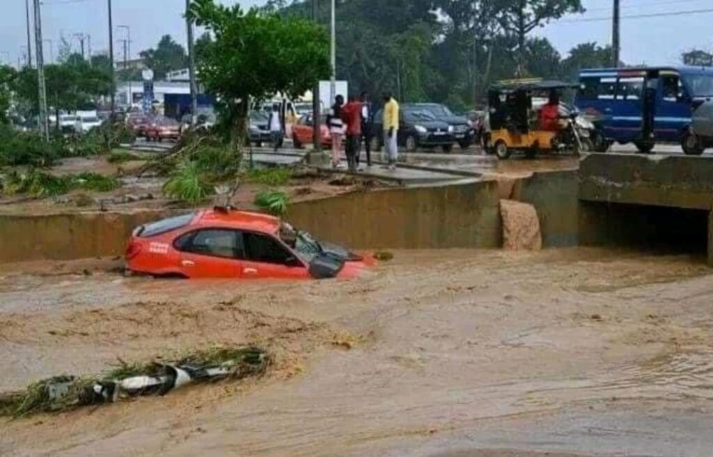 Les pluies diluviennes causent des ravages à Abidjan : 8 morts et 331 personnes affectées