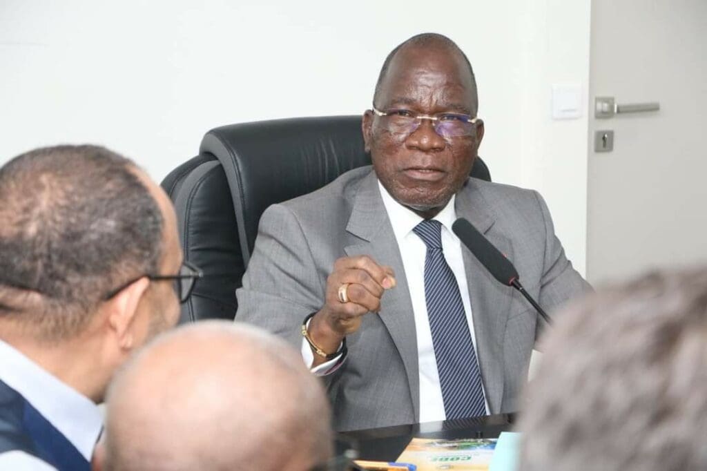 Zone portuaire d’Abidjan / Persistance des poussières de ciment : Le Ministre Assahoré invite les acteurs au respect des normes environnementales