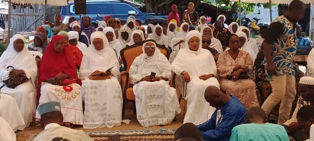 Cérémonie de Remerciement des Pèlerins pour leur Retour de la Mecque : La Présidente de la Fondation Djanatou Firdaws Rend Gloire à Dieu